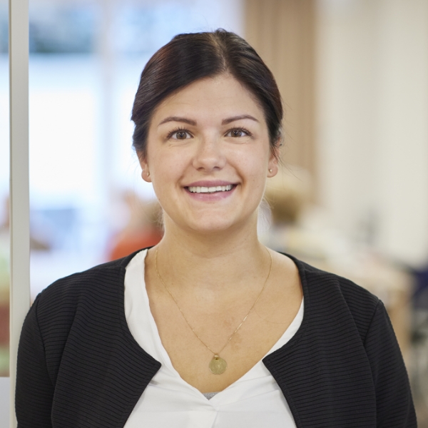 Porträtfoto Darlene Hellbeck