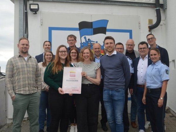 Dekoratives Bild zum Artikel Sozialpädagogisches Fanprojekt Paderborn erneut ausgezeichnet