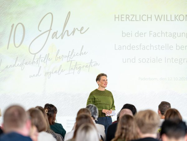 Dekoratives Bild zum Artikel 10 Jahre Landesfachstelle berufliche und soziale Integration: Ein Jahrzehnt gelungener Brückenbau in NRW