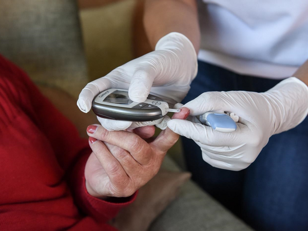 Dekoratives Bild zum Artikel Wer an der Refinanzierung spart, gefährdet Pflegebedürftige