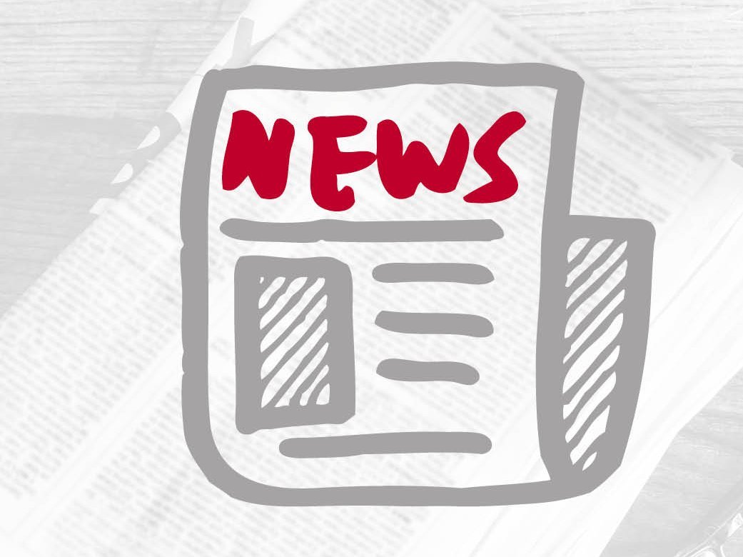 schwarz/weißes unscharfes Bild mit Zeitungen, im Vordergrund eine Grafik mit rotem Herz und eine graue Grafik einer Zeitung und der Schrift News